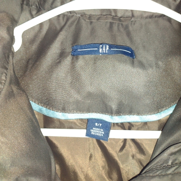 Woman's Brown Puffer GAP Vest Size Small/Tall - Picture 4 of 4